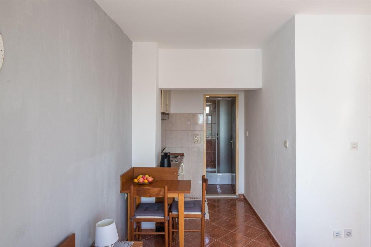 Apartments Tolj Igrane Exterior photo