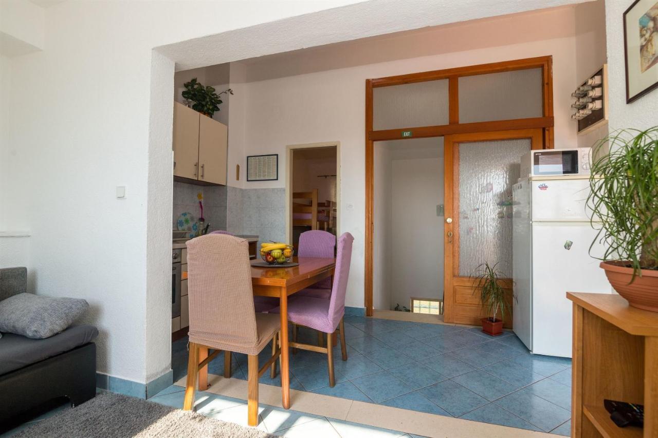 Apartments Tolj Igrane Exterior photo
