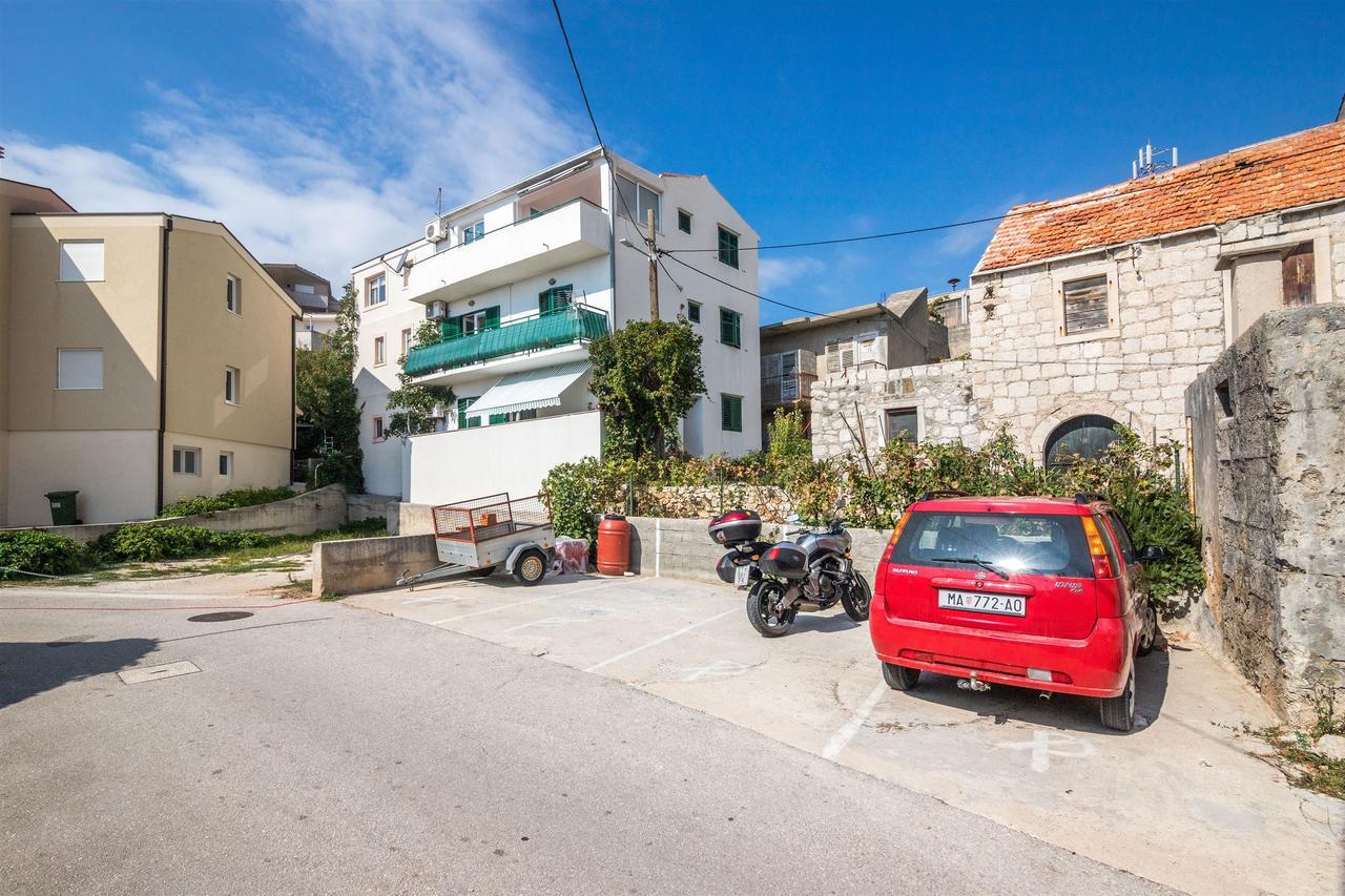 Apartments Tolj Igrane Exterior photo